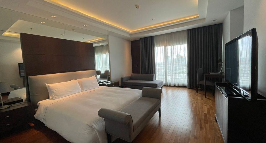 For rent 3 bedrooms condo in Pathum Wan, Bangkok