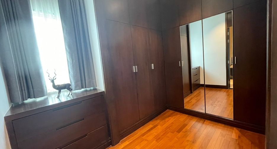For rent 3 bedrooms condo in Pathum Wan, Bangkok