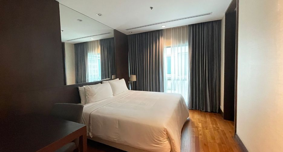 For rent 3 bedrooms condo in Pathum Wan, Bangkok