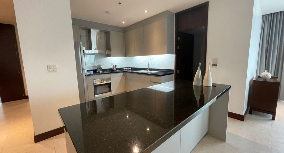 For rent 3 bedrooms condo in Pathum Wan, Bangkok