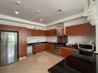 For rent 4 bed apartment in Watthana, Bangkok