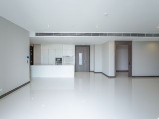For sale 4 bedrooms condo in Khlong Toei, Bangkok