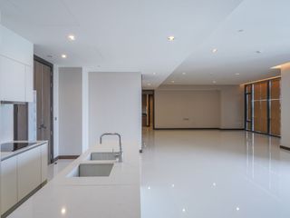 For sale 4 bedrooms condo in Khlong Toei, Bangkok