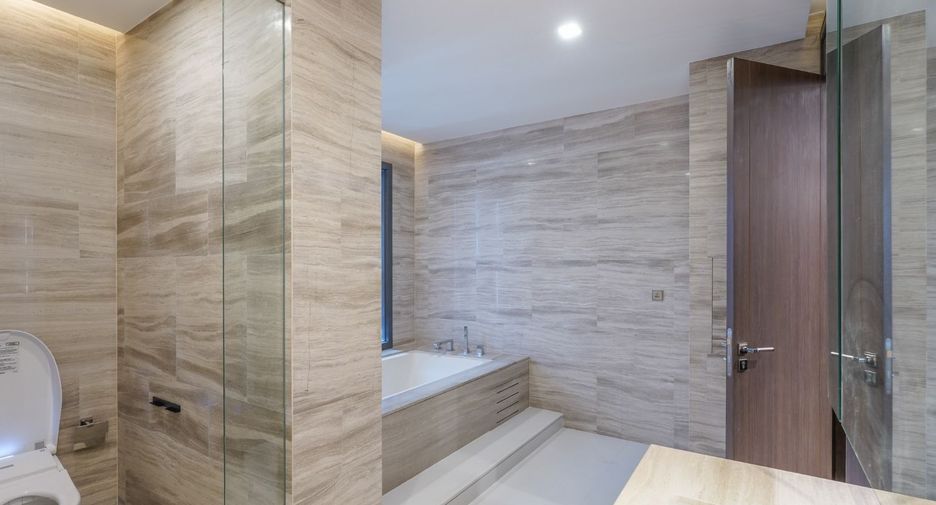 Condo en venta de 4 habitaciones en Khlong Toei, Bangkok