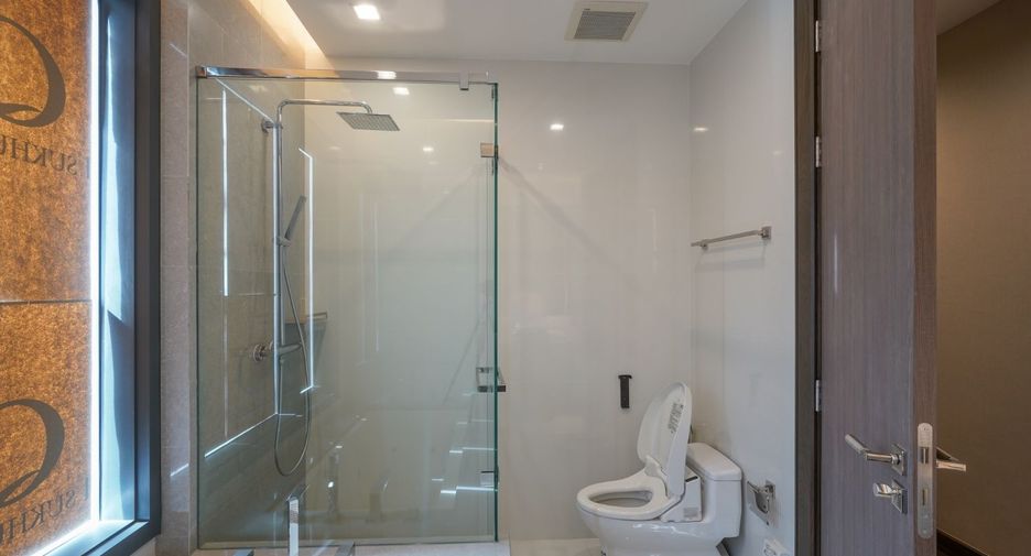 Condo en venta de 4 habitaciones en Khlong Toei, Bangkok