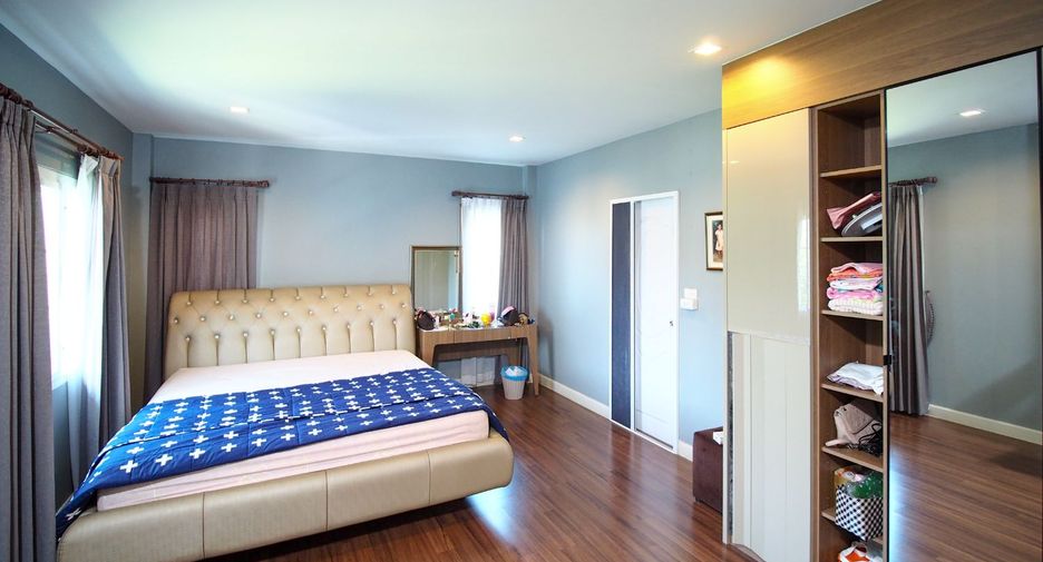 Haus zum Kauf mit 3 Zimmer in Khlong Sam Wa, Bangkok