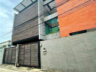 For sale 4 Beds house in Phaya Thai, Bangkok