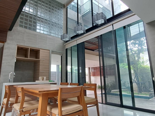For sale 4 Beds house in Phaya Thai, Bangkok