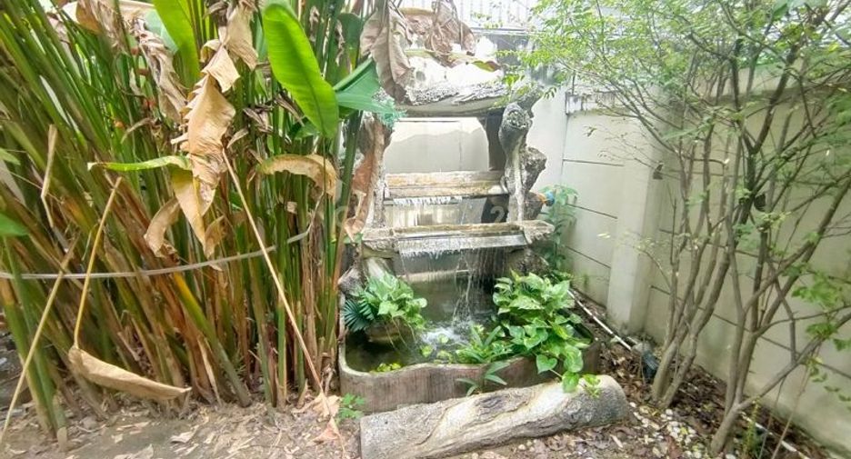 For rent 3 bedrooms townhouse in Chatuchak, Bangkok