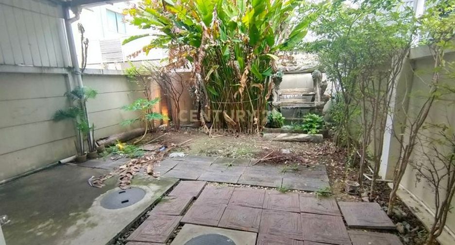 For rent 3 bedrooms townhouse in Chatuchak, Bangkok