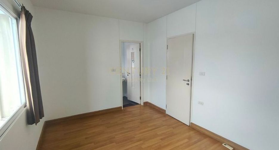 For rent 3 bedrooms townhouse in Chatuchak, Bangkok