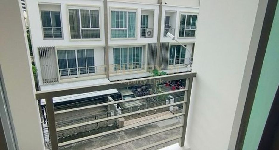 For rent 3 bedrooms townhouse in Chatuchak, Bangkok