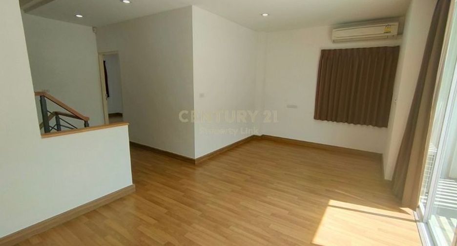 For rent 3 bedrooms townhouse in Chatuchak, Bangkok