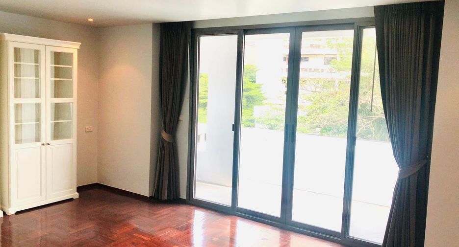 Casa adosada en alquiler de 4 habitaciones en Khlong Toei, Bangkok