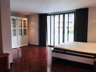 Casa adosada en alquiler de 4 habitaciones en Khlong Toei, Bangkok