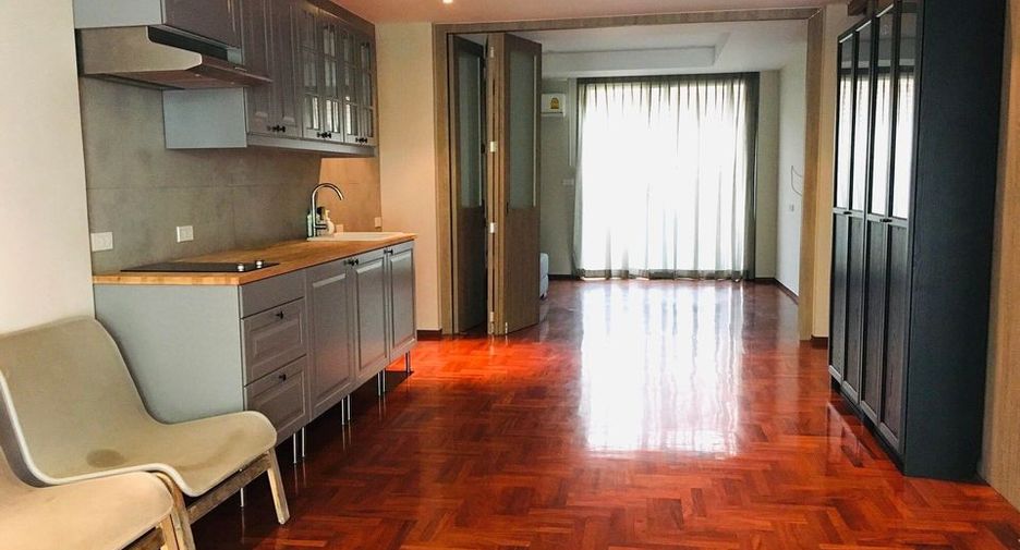 Casa adosada en alquiler de 4 habitaciones en Khlong Toei, Bangkok