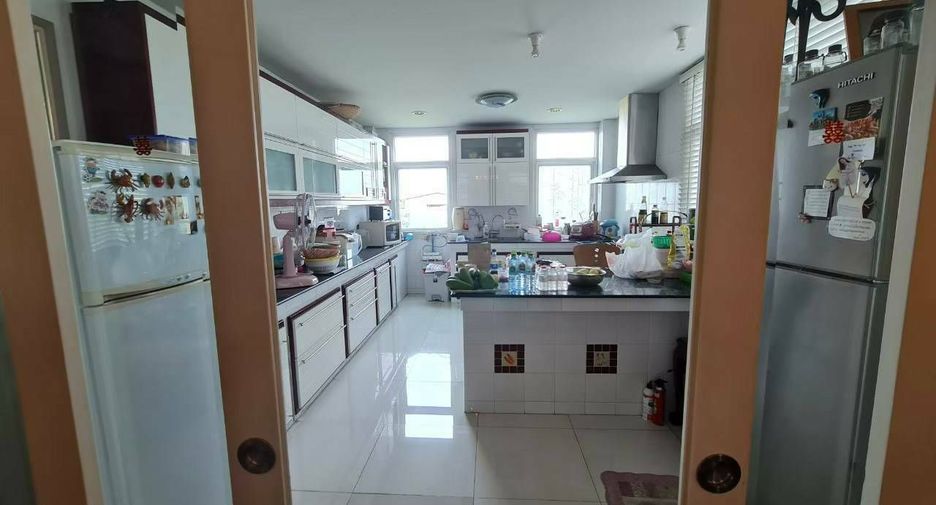 For sale 5 bedrooms retail Space in Bang Bon, Bangkok