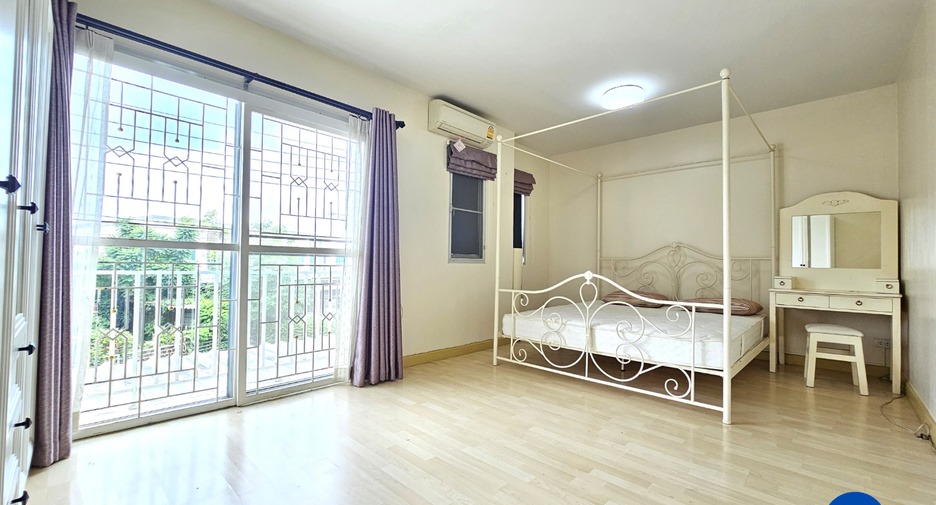 For sale 3 bedrooms townhouse in Sai Mai, Bangkok
