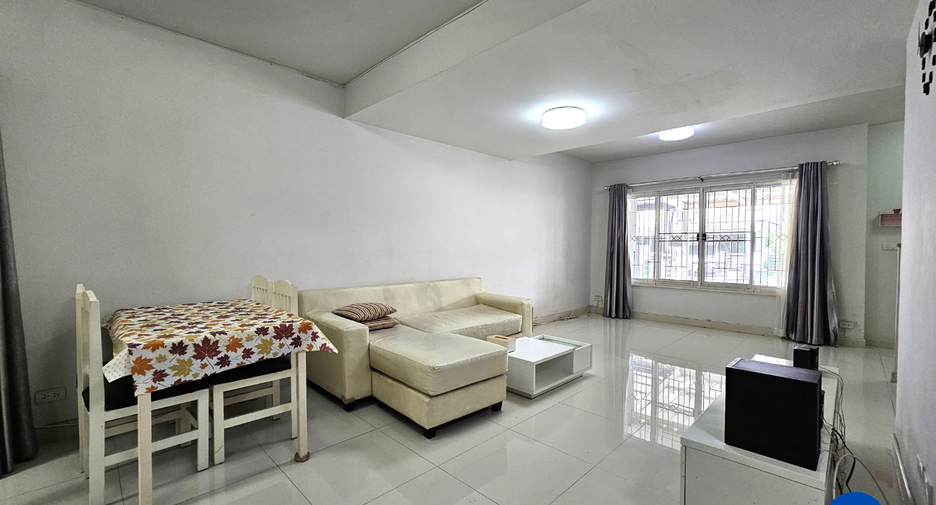 For sale 3 bedrooms townhouse in Sai Mai, Bangkok