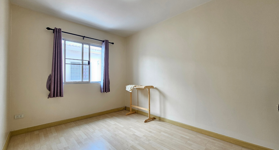 For sale 3 bedrooms townhouse in Sai Mai, Bangkok
