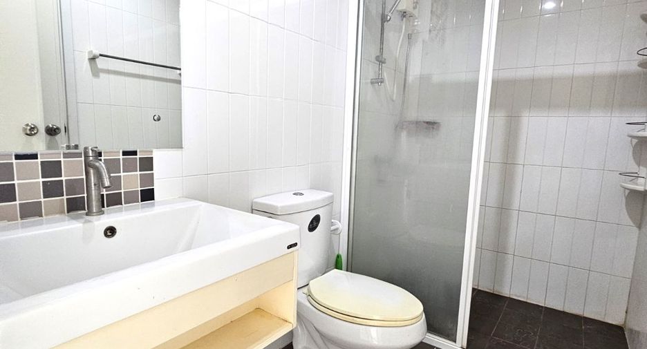 For sale 3 bedrooms townhouse in Sai Mai, Bangkok