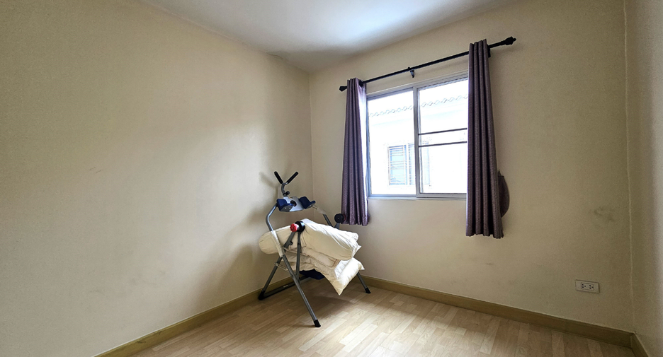 For sale 3 bedrooms townhouse in Sai Mai, Bangkok