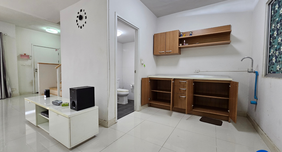For sale 3 bedrooms townhouse in Sai Mai, Bangkok