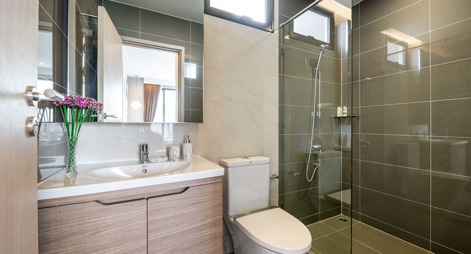 For rent and for sale 2 bedrooms condo in Watthana, Bangkok