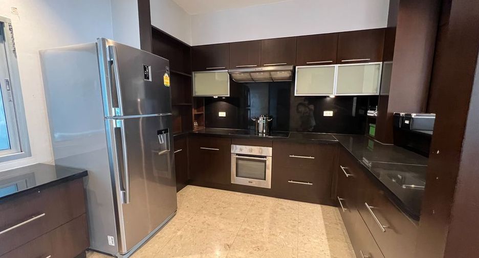For rent 4 bedrooms apartment in Sathon, Bangkok