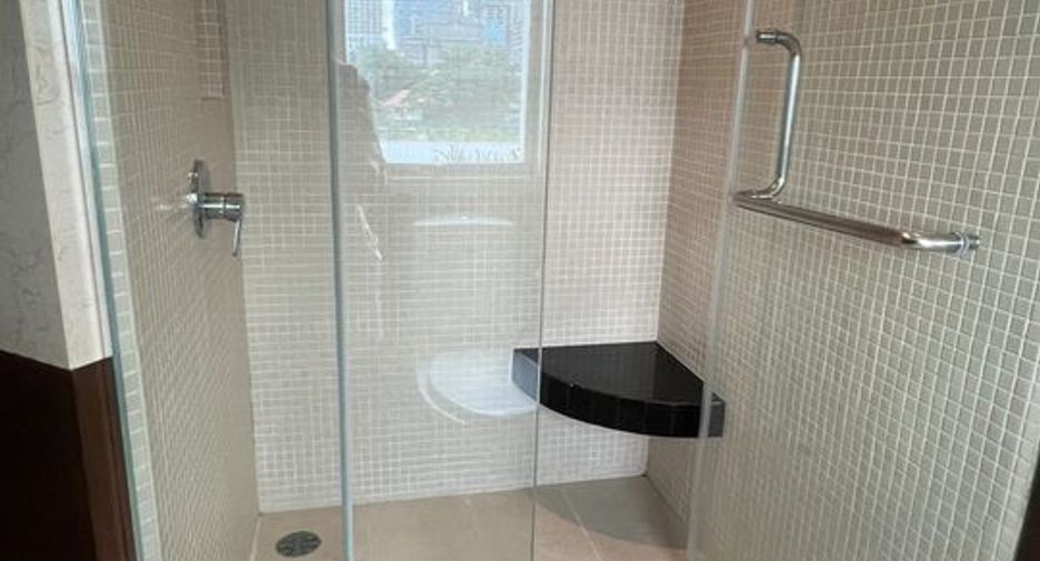 For rent 4 bedrooms apartment in Sathon, Bangkok