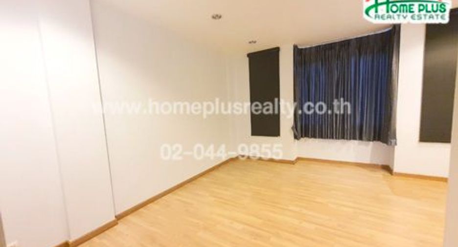 For sale 3 bedrooms townhouse in Bueng Kum, Bangkok