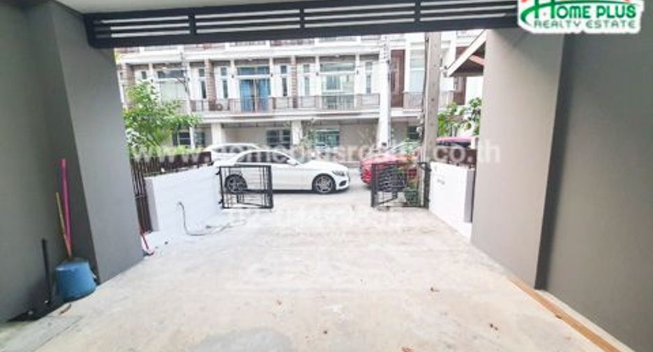 For sale 3 bedrooms townhouse in Bueng Kum, Bangkok