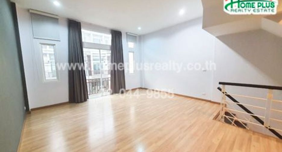 For sale 3 bedrooms townhouse in Bueng Kum, Bangkok