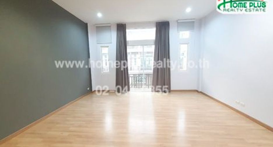 For sale 3 bedrooms townhouse in Bueng Kum, Bangkok