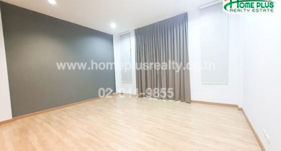 For sale 3 bedrooms townhouse in Bueng Kum, Bangkok