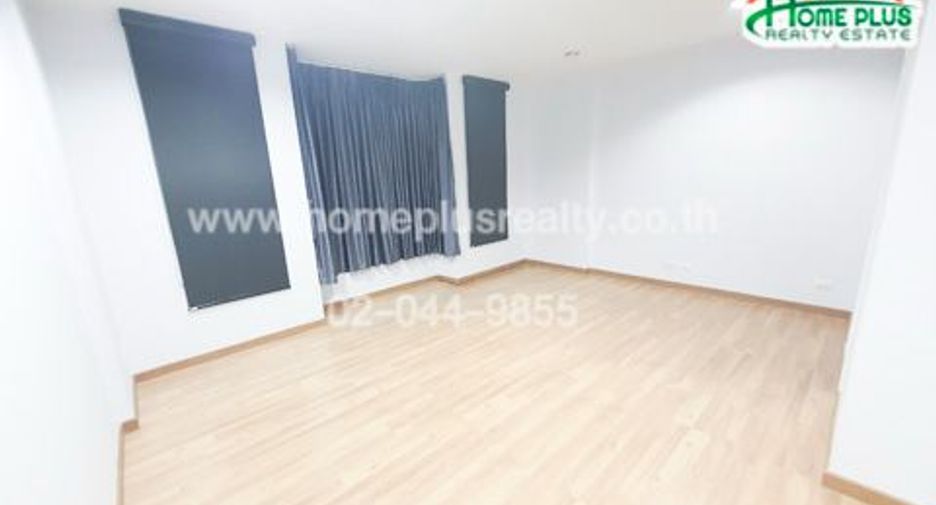 For sale 3 bedrooms townhouse in Bueng Kum, Bangkok