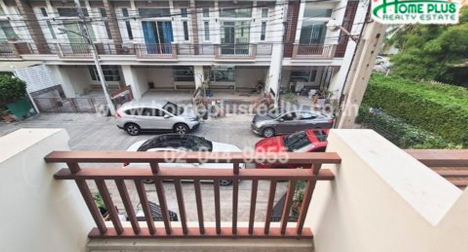 For sale 3 bedrooms townhouse in Bueng Kum, Bangkok