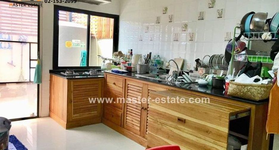 For sale 4 bed retail Space in Mueang Songkhla, Songkhla