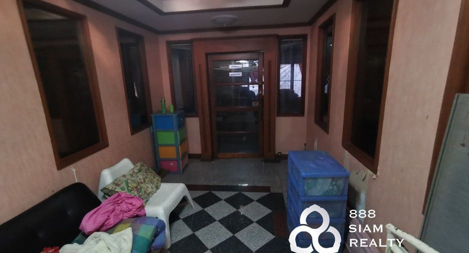 For sale 3 bedrooms townhouse in Bang Phlat, Bangkok