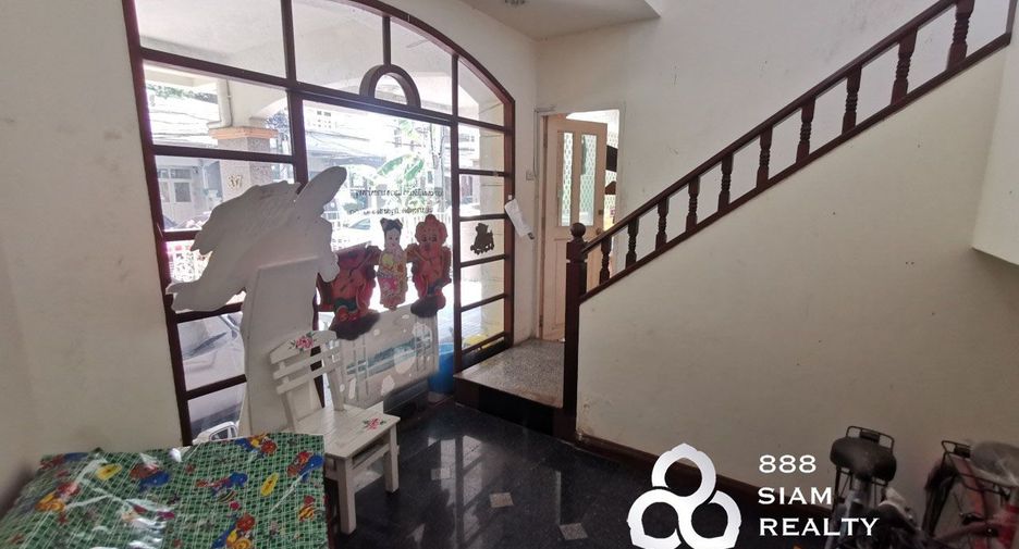 For sale 3 bedrooms townhouse in Bang Phlat, Bangkok