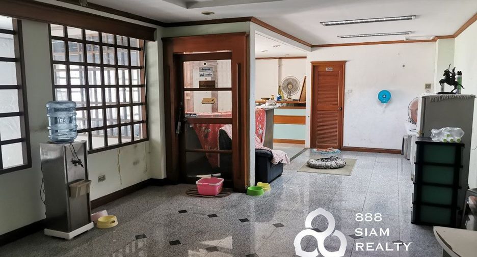 For sale 3 bedrooms townhouse in Bang Phlat, Bangkok