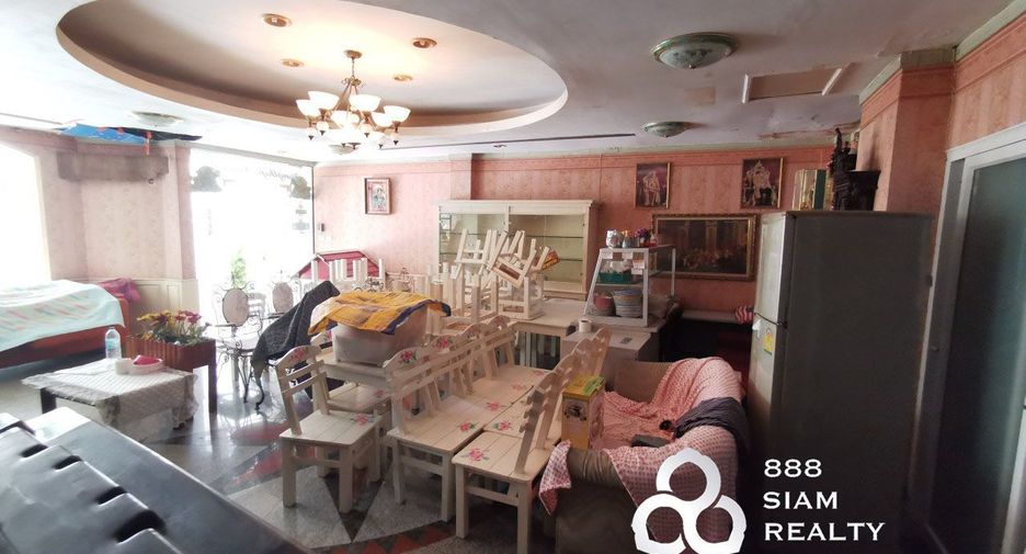 For sale 3 bedrooms townhouse in Bang Phlat, Bangkok