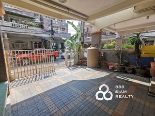 For sale 3 bedrooms townhouse in Bang Phlat, Bangkok