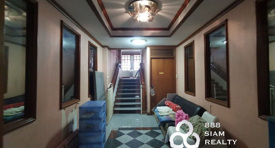 For sale 3 bedrooms townhouse in Bang Phlat, Bangkok