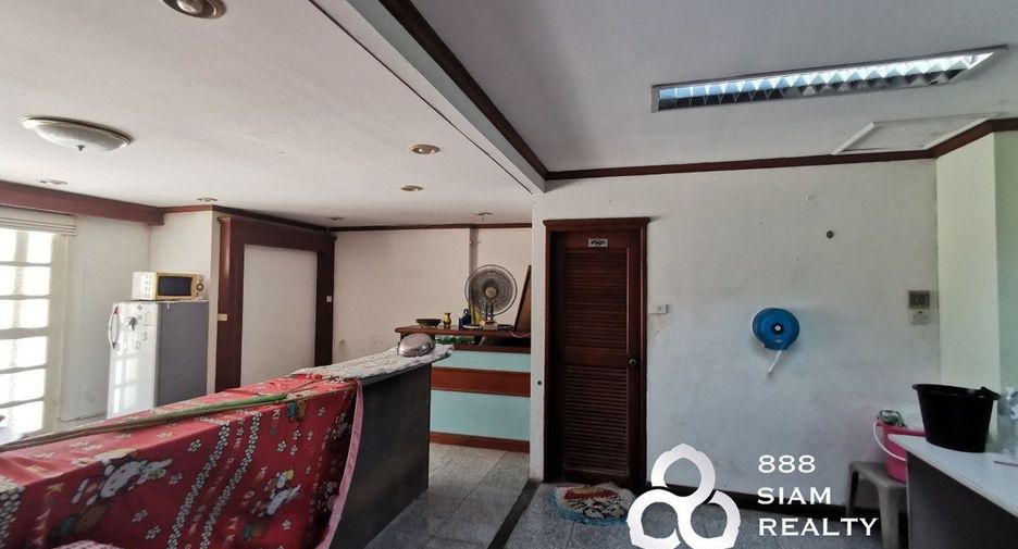 For sale 3 bedrooms townhouse in Bang Phlat, Bangkok