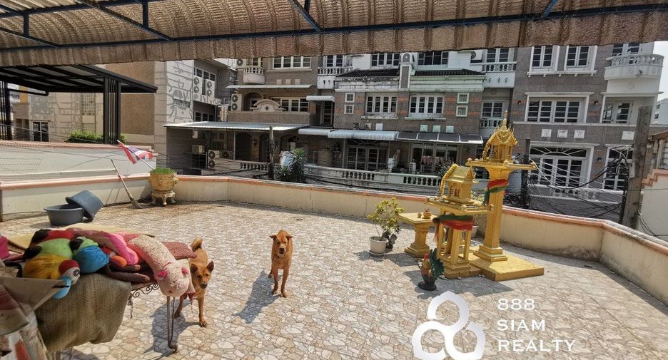 For sale 3 bedrooms townhouse in Bang Phlat, Bangkok