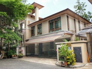 For rent 4 bedrooms house in Watthana, Bangkok