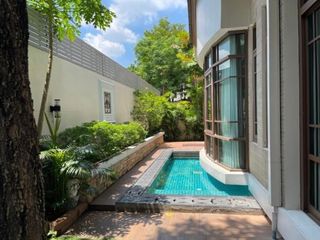 For rent 4 bedrooms house in Watthana, Bangkok