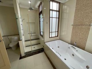 For rent 4 bedrooms house in Watthana, Bangkok
