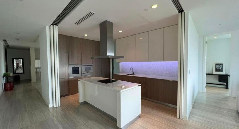 For rent 3 ベッドルーム condo in Pathum Wan, Bangkok